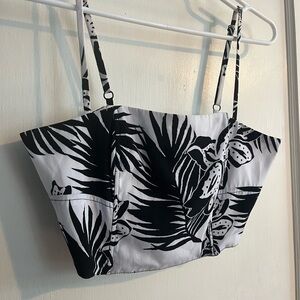 Adjustable straps and wire structure along vertical seams